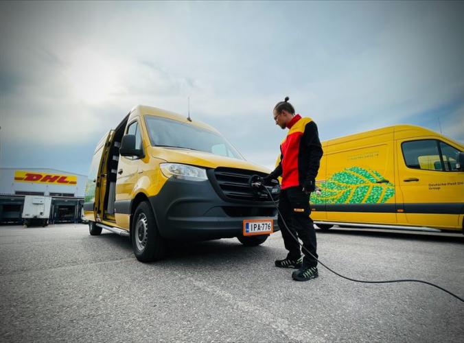 DHL Express sähköistää jakelukuljetuksiaan 