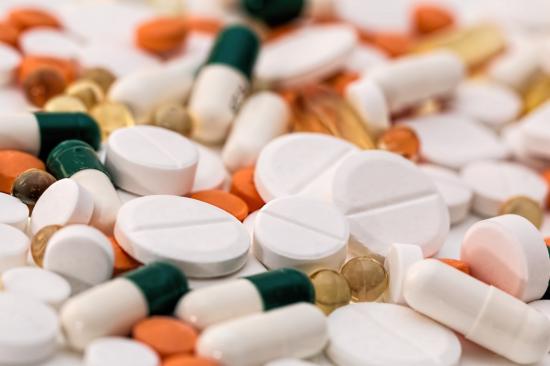 bunch-of-white-oval-medication-tablets-and-white-medication-159211
