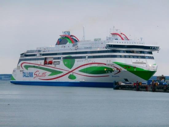 Megastar_departing_Tallinn_1_February_2017