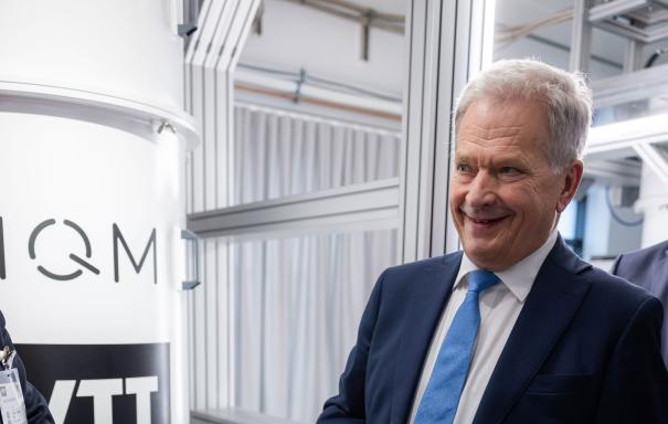 VTT-quantum-computer-2023-10-10-sauli-niinisto-visit-12_promaint